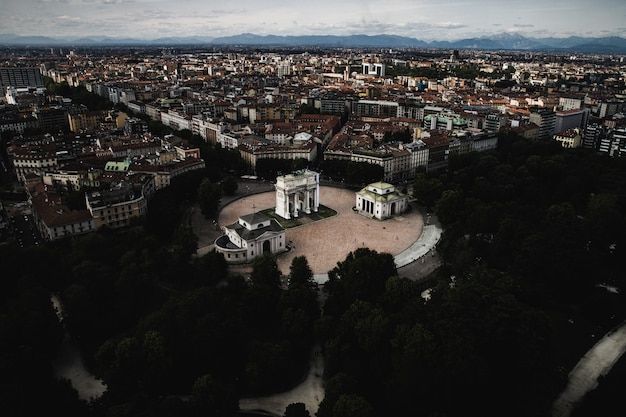 Foto gratuita histórica torre branca en milán