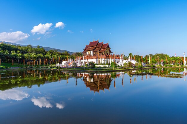 Ho kham luang estilo tailandés del norte en Royal Flora ratchaphruek en Chiang Mai, Tailandia.