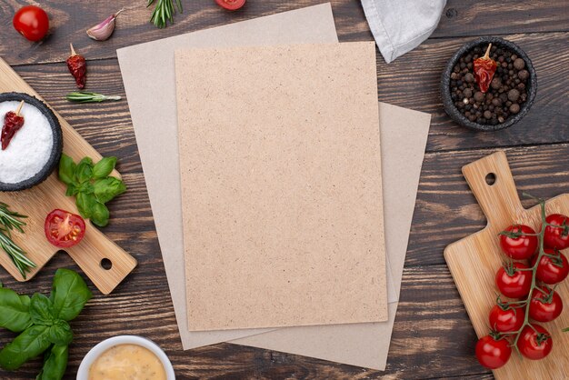 Hoja de papel en blanco con ingredientes para cocinar