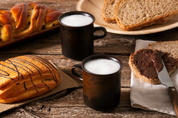 Hojaldre con crema de chocolate y leche