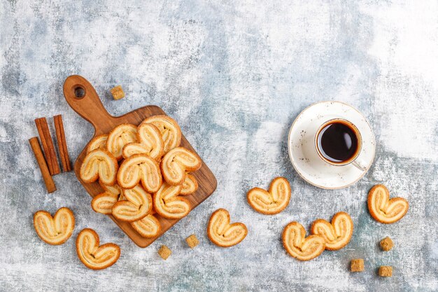 Hojaldre dulce, galletas palmier caseras.