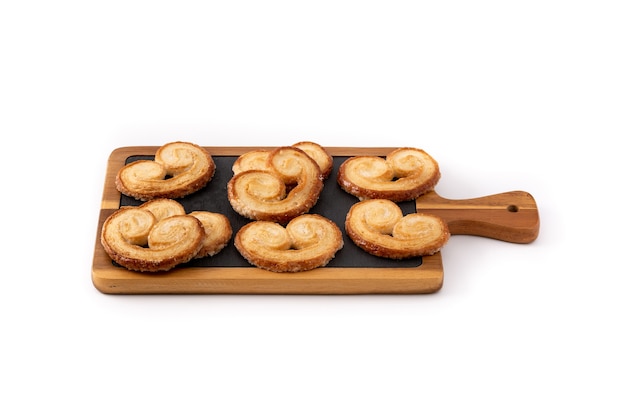 Hojaldre Palmier aislado sobre fondo blanco.