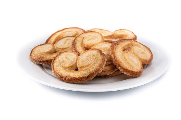 Hojaldre Palmier aislado sobre fondo blanco.