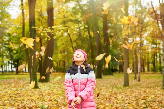 Las hojas caen en otoño