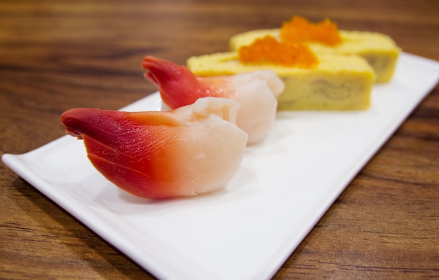 Hokkigai nigiri sushi comida japonesa