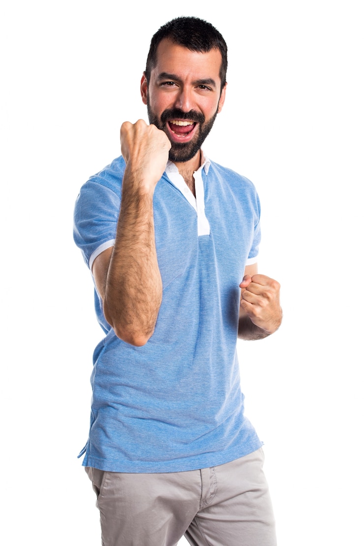 Foto gratuito hombre afortunado con la camisa azul