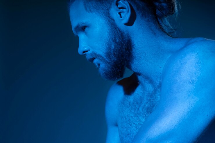 Foto gratuito hombre sin camisa caucásico que muestra conciencia sobre el cáncer de próstata