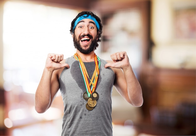 Foto gratuita hombre deportista con medallas