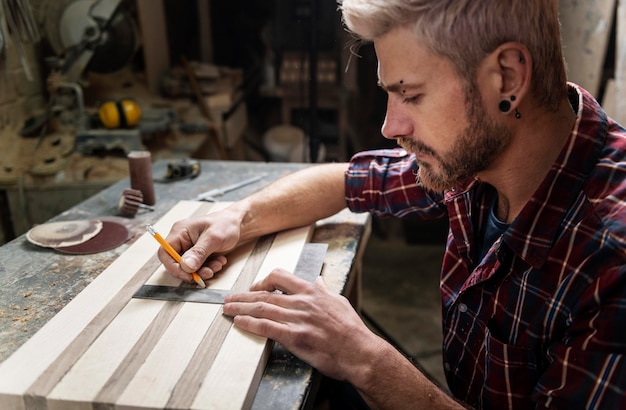 Hombre, dibujo, en, madera