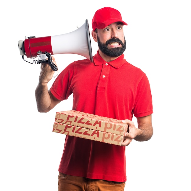 Hombre de entrega de pizza gritando por megáfono