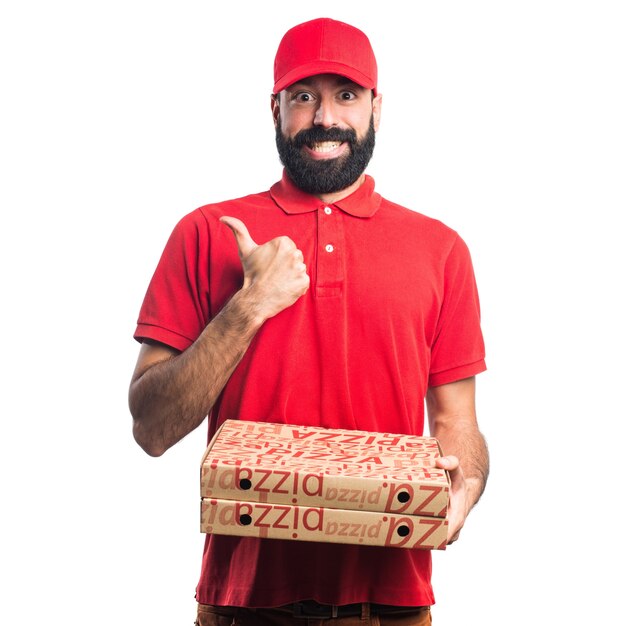 Hombre de entrega de pizza con el pulgar hacia arriba