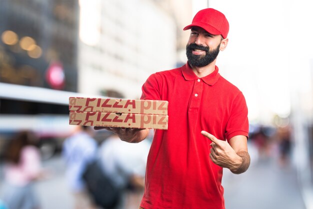 Hombre de entrega de pizza