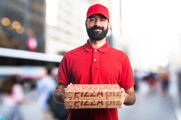 Hombre de entrega de pizza