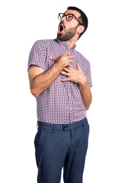 Hombre con gafas en el amor