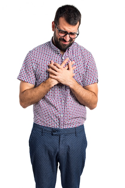 Foto gratuita hombre con gafas con dolor de corazón