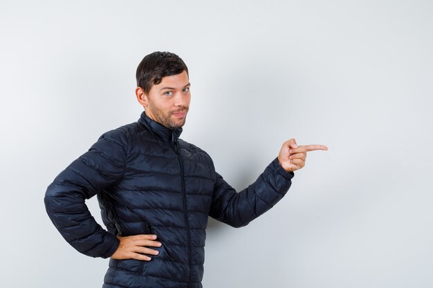 Hombre guapo con una chaqueta de bombardero