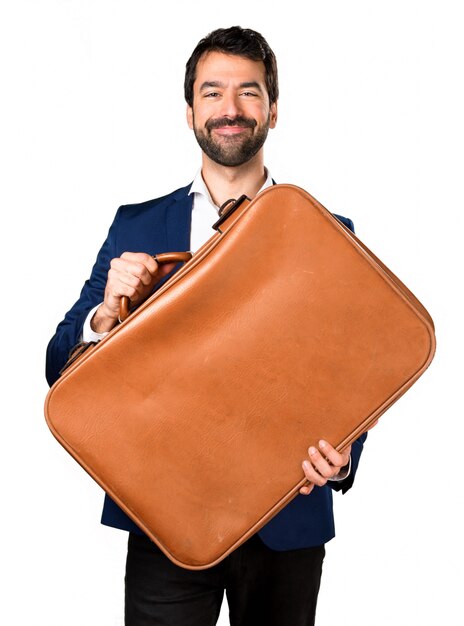 Hombre guapo sosteniendo un maletín