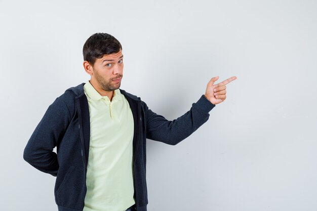 Hombre guapo con un traje casual