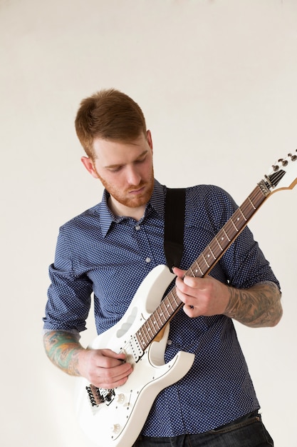 Hombre con guitarra