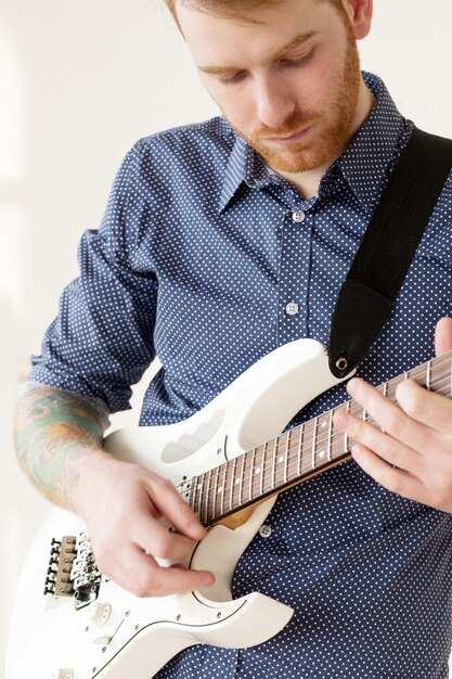 Hombre con guitarra