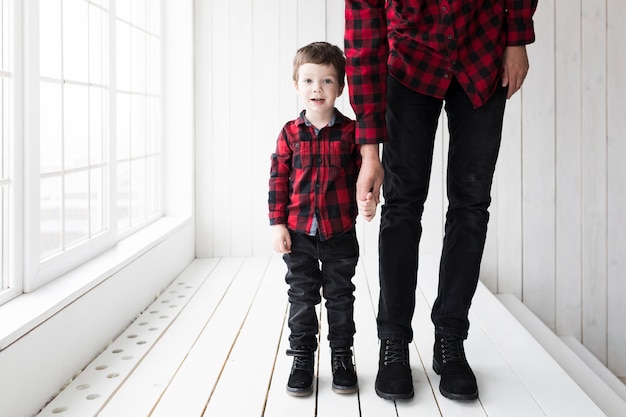 Hombre con hijo en el día del padre