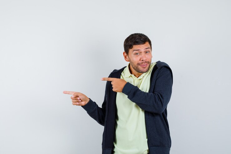 Foto gratuito hombre joven expresivo posando en el estudio
