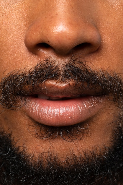 Hombre joven con vista frontal de textura de piel de barba