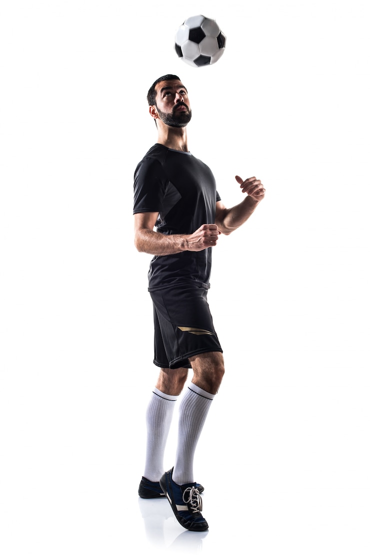 Foto gratuito hombre jugando al fútbol
