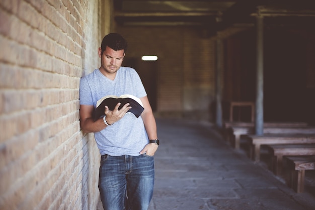 Hombre, libro de lectura