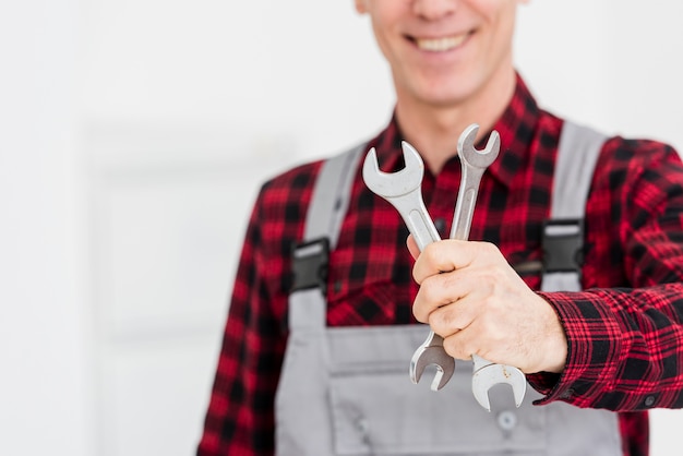 Foto gratuita hombre mecánico primer plano