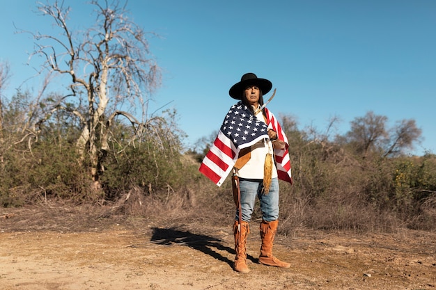 Foto gratuita hombre nativo americano en el postre