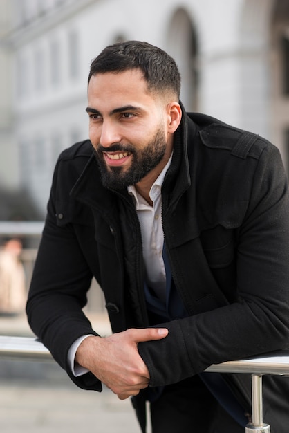 Foto gratuita hombre de negocios de alto ángulo