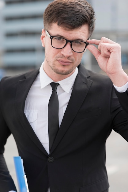 Foto gratuita hombre de negocios de alto ángulo