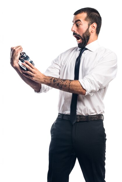 Foto gratuita hombre de negocios la celebración de reloj de época