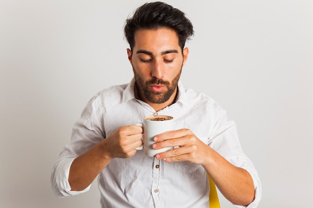 Hombre de negocios en el descanso del café