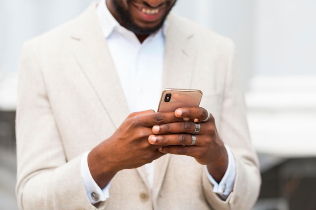 Hombre de negocios, hablar teléfono