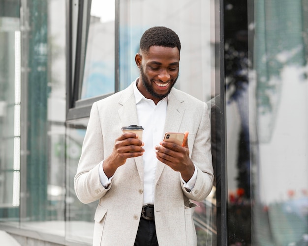 Hombre de negocios, hablar teléfono