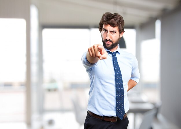 hombre de negocios loca expresión de enojo