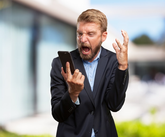 hombre de negocios loca expresión de preocupación