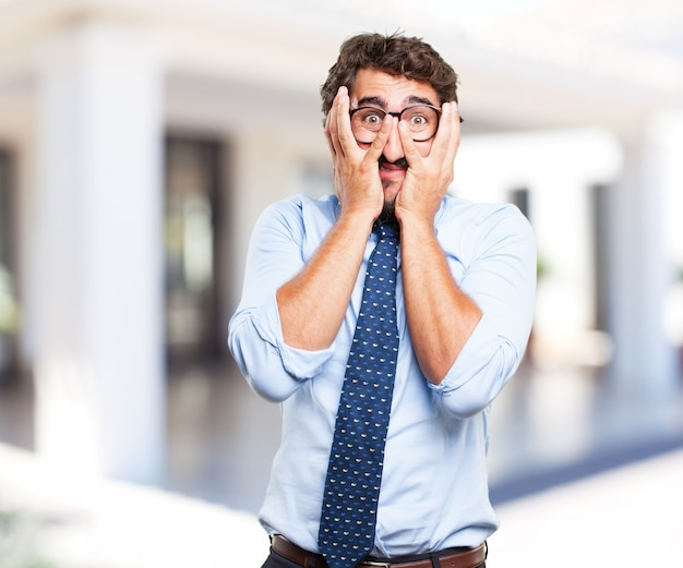 hombre de negocios loca expresión de preocupación