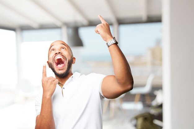 hombre de negocios negro feliz expresión