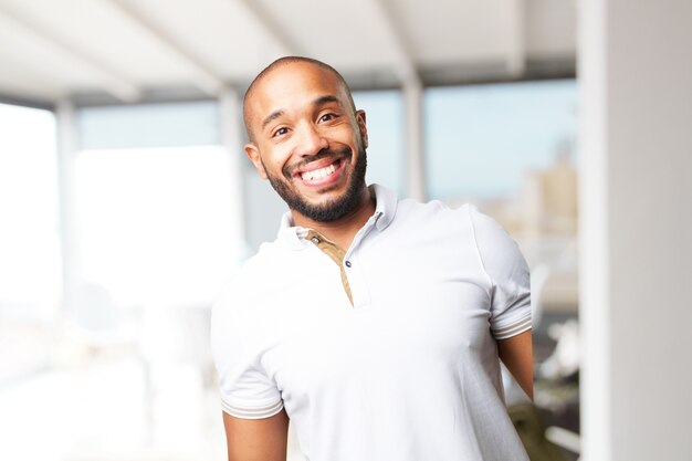 hombre de negocios negro feliz expresión