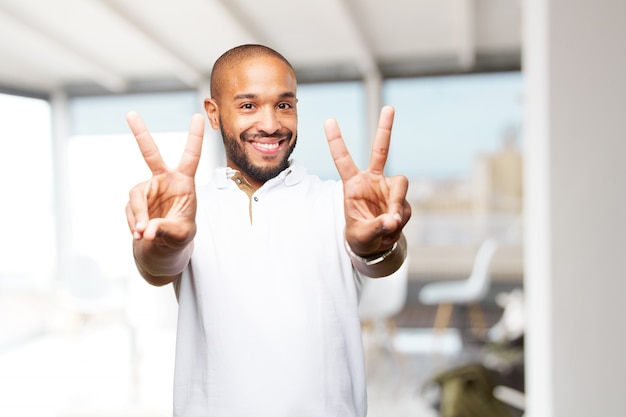 hombre de negocios negro feliz expresión