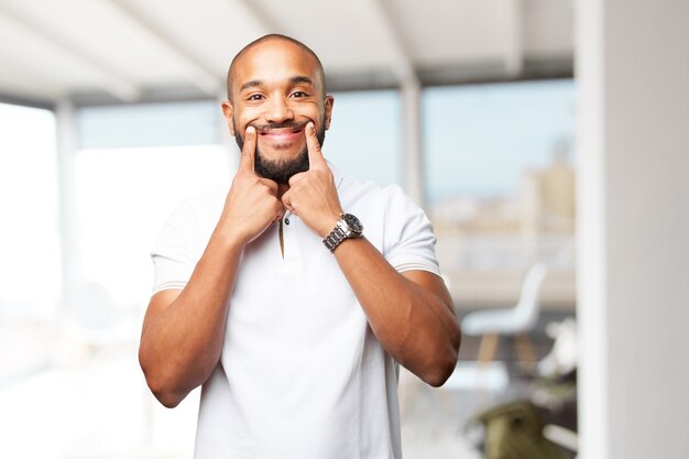 hombre de negocios negro feliz expresión