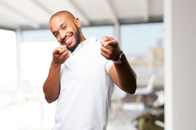 hombre de negocios negro feliz expresión