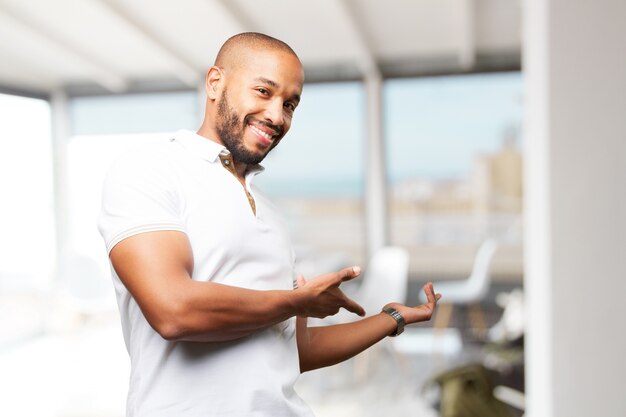 hombre de negocios negro feliz expresión