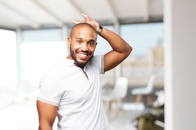 hombre de negocios negro feliz expresión