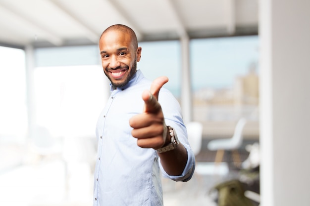 hombre de negocios negro feliz expresión