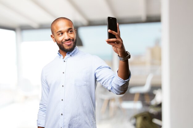 hombre de negocios negro feliz expresión