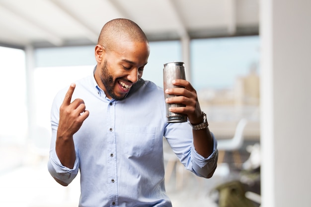 hombre de negocios negro feliz expresión